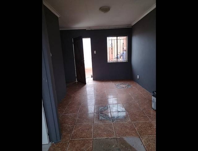 8 BEDROOM HOUSE FOR SALE IN PROTEA GLEN